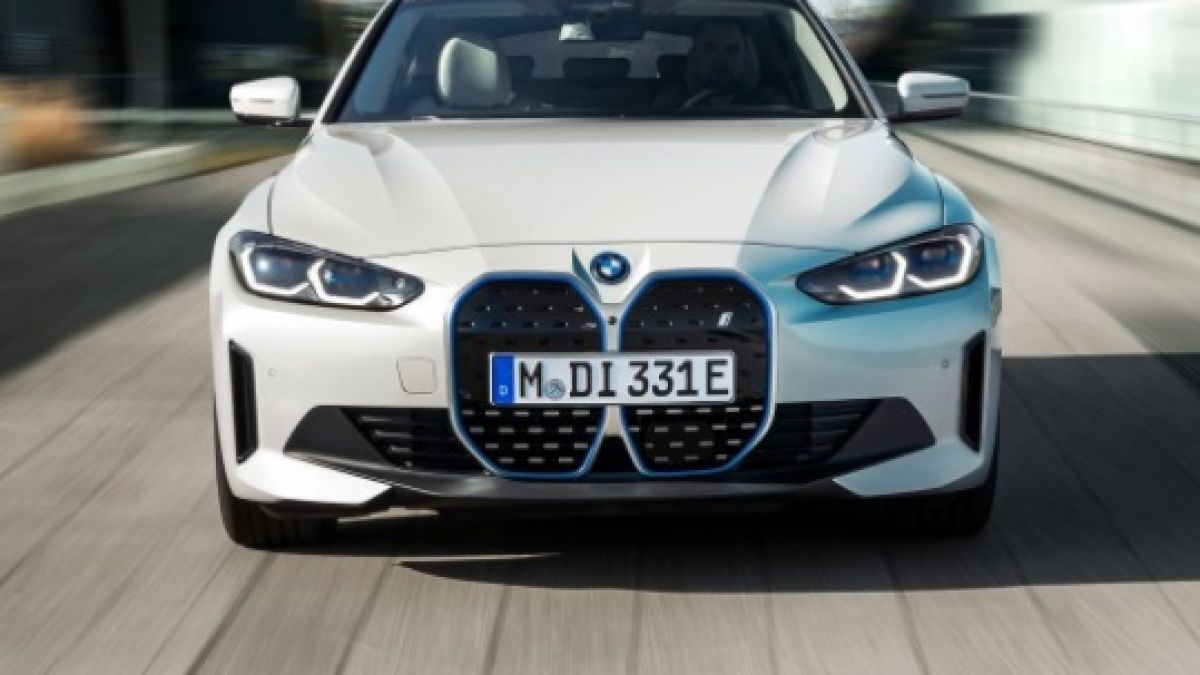Появи се по-достъпна и по-евтина версия на BMW i4 СНИМКИ