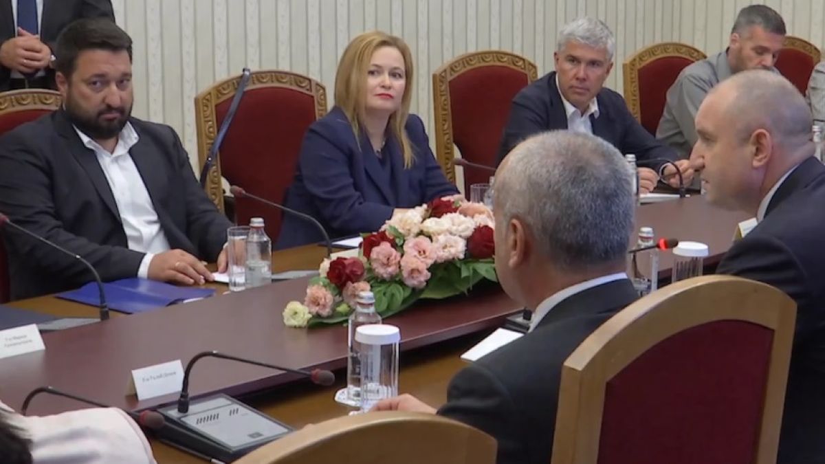 Строителите на интерконектора докладваха на Радев: Погълнахме животното, остана само опашката!