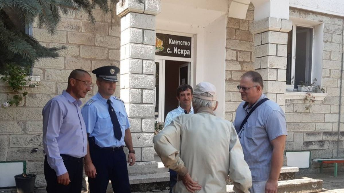 Лоша новина за братята, обрали и пребили дядо в село Искра