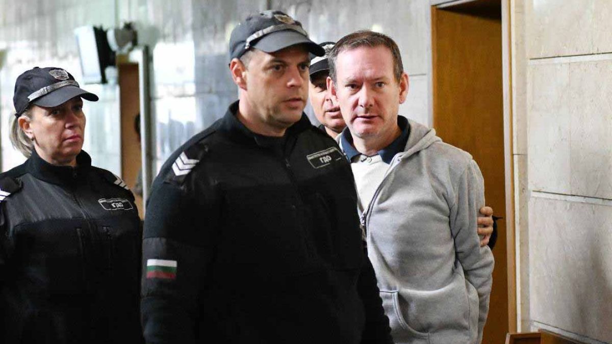 Съдът реши съдбата на педофила Даниел Хъл, а самият той ... 