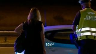 Брутално ВИДЕО: Столичани арестуват пияна шофьорка, водят я при катаджии и... 