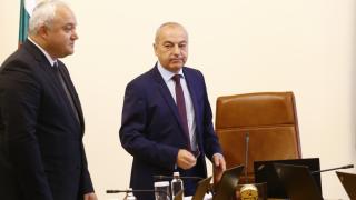 Извънредна новина за състоянието на Гълъб Донев! Премиерът е под карантина 