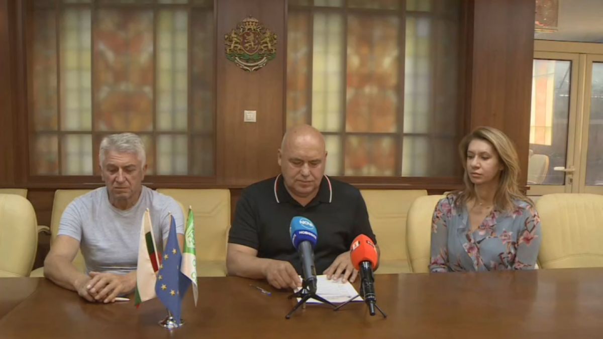 Драмата в Своге: 50-60 тона умряла риба е заринала града 