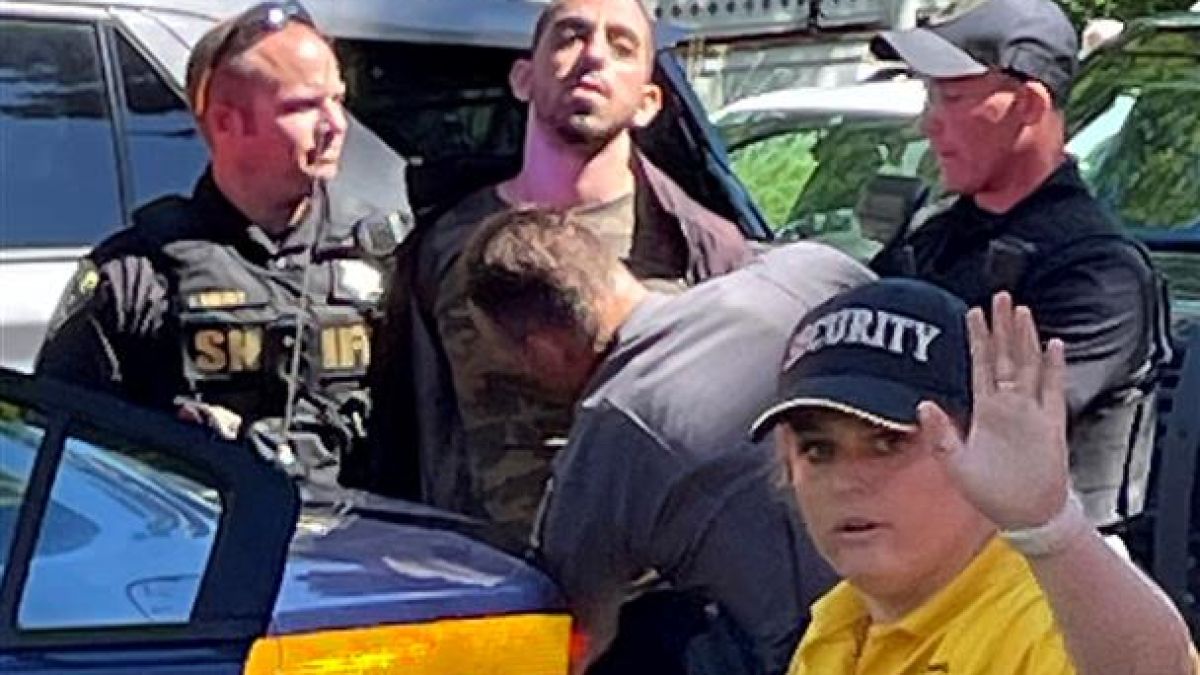 Нападателят на Салман Рушди каза от какво е изненадан