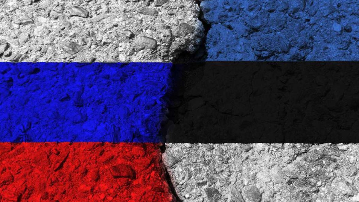Естонци съзряха на военно изложение в Москва своя бойна машина, подарена на Украйна СНИМКА 