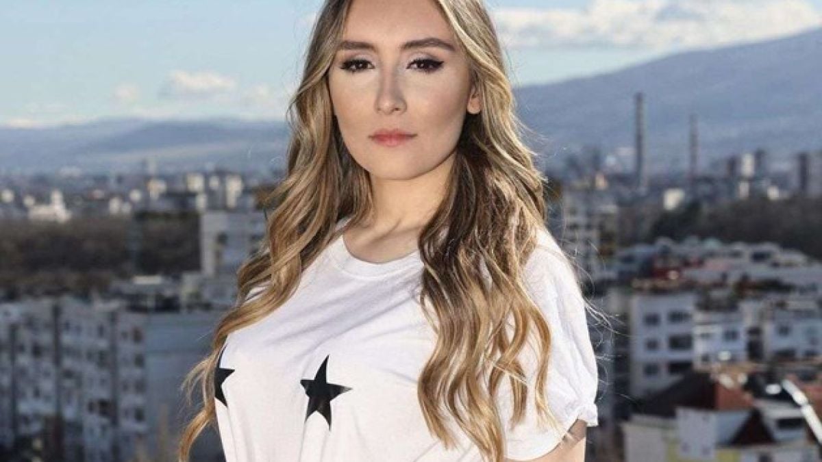 Без свян: Дара Екимова лъсна по зърна СНИМКА 18+