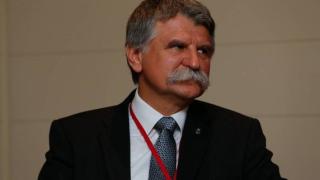 Шефът на унгарския парламент бие тревога за плановете на частни глобални корпорации за ЕС 