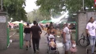 Нищо не може да спре купона в този български град - нито кебапче за 3 лв., нито бира за 4 