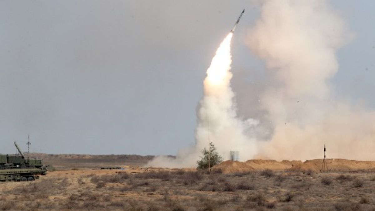 ВИДЕО от войната: Показаха свалена ракета С-300, с която руснаците обстрелват Николаев