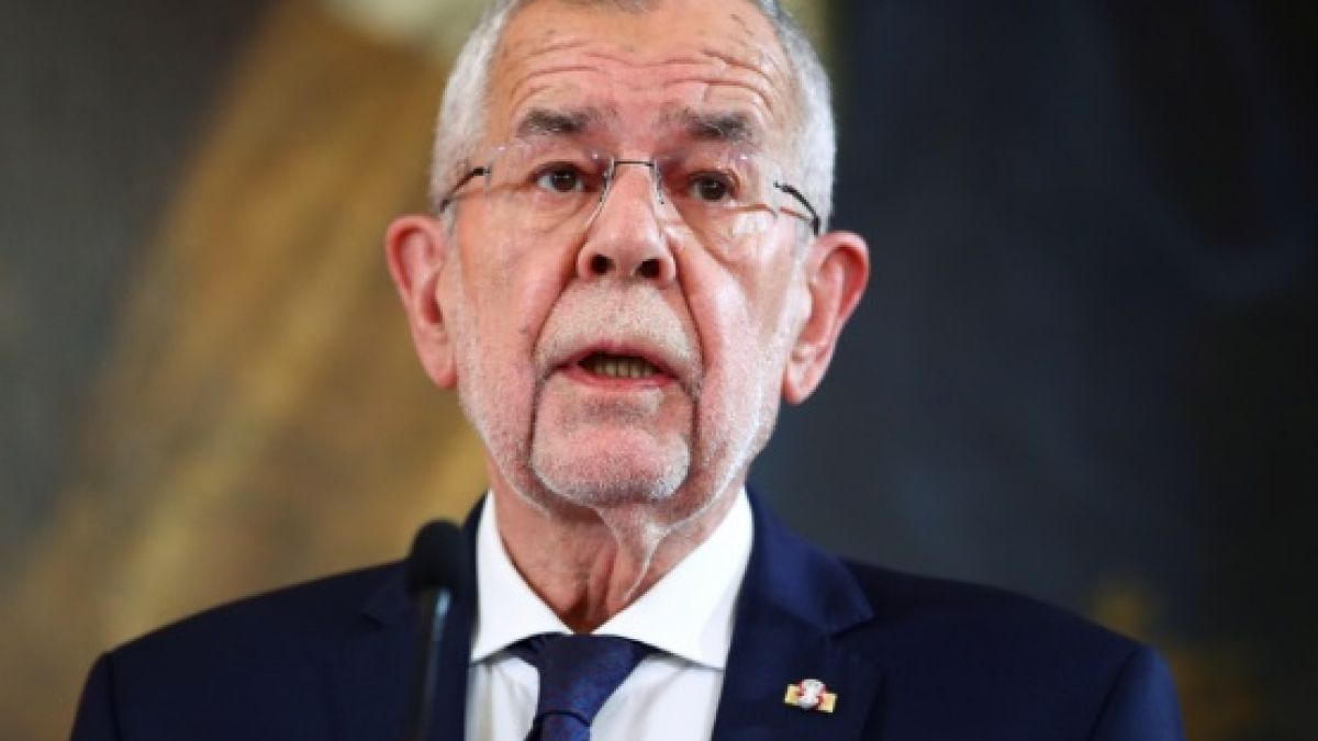 Президентът на Австрия претърпя кошмарен инцидент