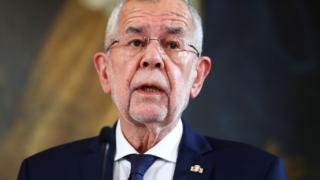 Президентът на Австрия претърпя кошмарен инцидент