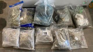 Варненски ченгета нахлуха в Млада гвардия и се хванаха за главата СНИМКИ