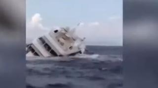 Зрелищно ВИДЕО! Суперяхта потъна в Средиземно море