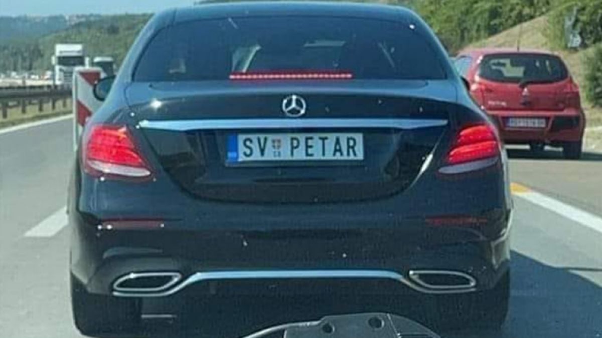 Вярващите са в шок: Свети Петър шпори по пътищата земни, СНИМКА го доказва