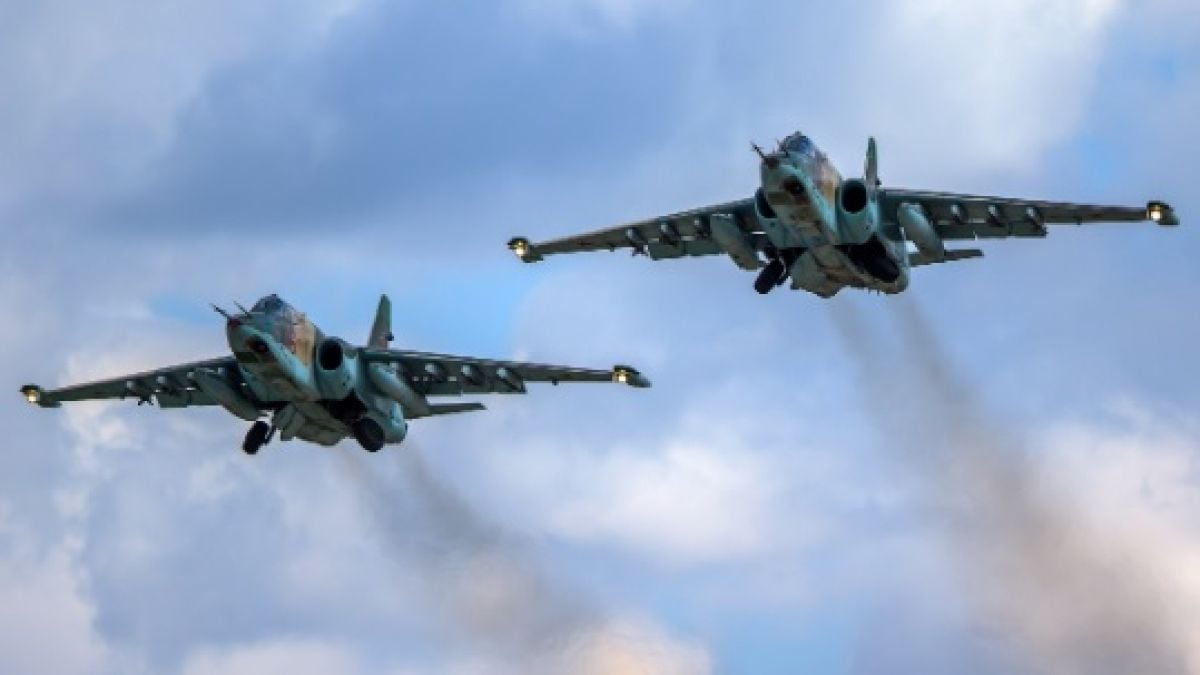 ВИДЕО от войната: Показаха как украински Су-25 атакуват вражески позиции