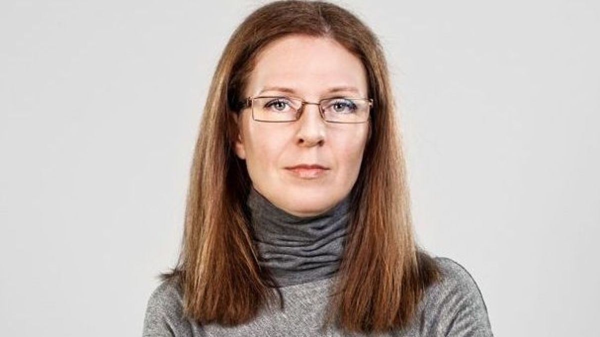 Червенокоса дама е новият сив кардинал на "Промяната" СНИМКА