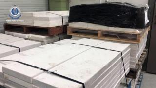 В Австралия заловиха 2 тона наркотик! Няма да повярвате в какво е бил укрит СНИМКИ 