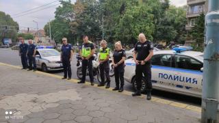 Наведоха глави: Полицаи почетоха починалите си колеги в Бургас СНИМКИ