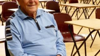92-годишен ветеран от Корейската война завърши училище с отличие