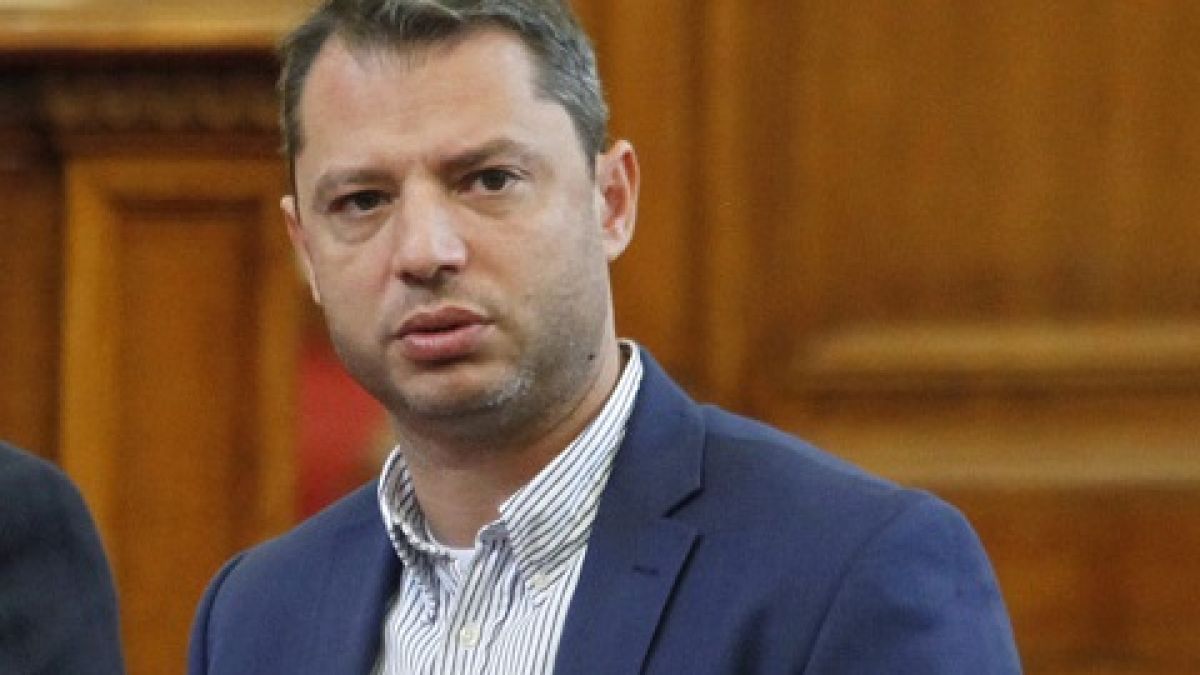 Делян Добрев хвърли ръкавица на Асен Василев за... УНИКАЛНА СНИМКА