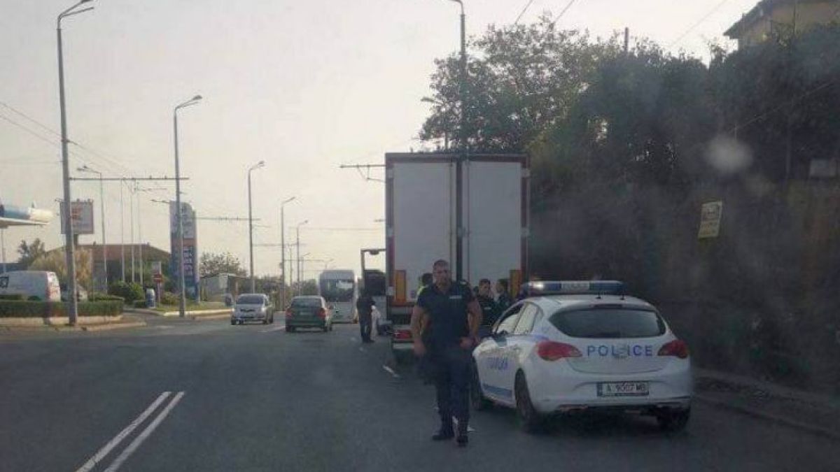 Нов екшън с мигранти в Бургас, почерня от полиция и жандармерия СНИМКИ 