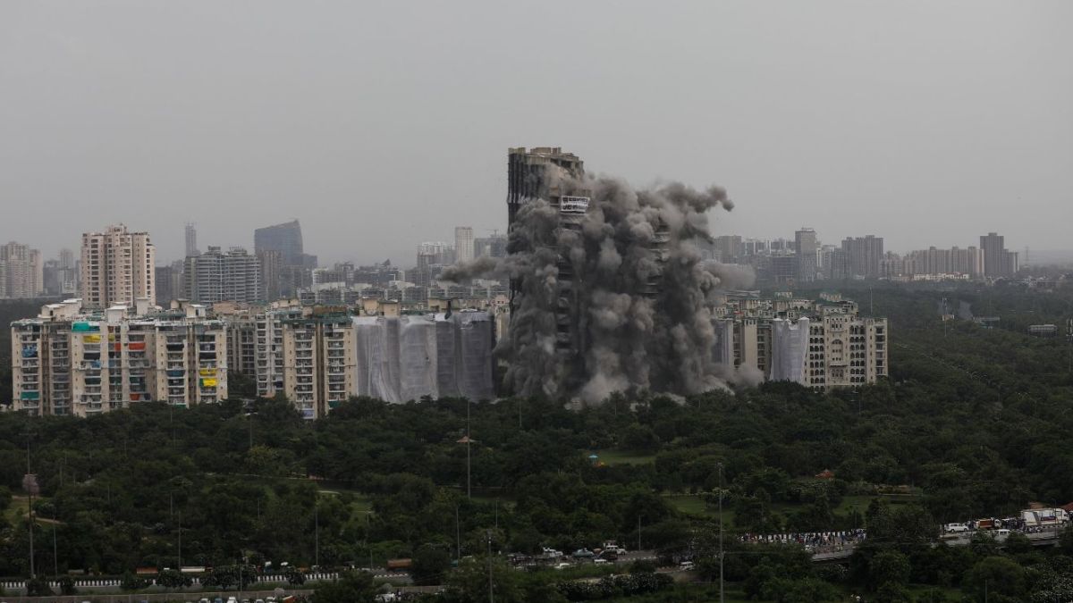 Зрелищно! Кули-близнаци изчезнаха само за 10 секунди след мощен взрив ВИДЕО 
