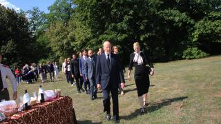Симеон II присъства на панихида за смъртта на цар Борис III СНИМКИ