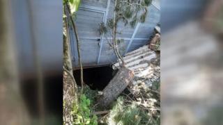Смолян трепери: Бездната, която зейна под гаража на Димитър, може да погълне и други имоти СНИМКИ