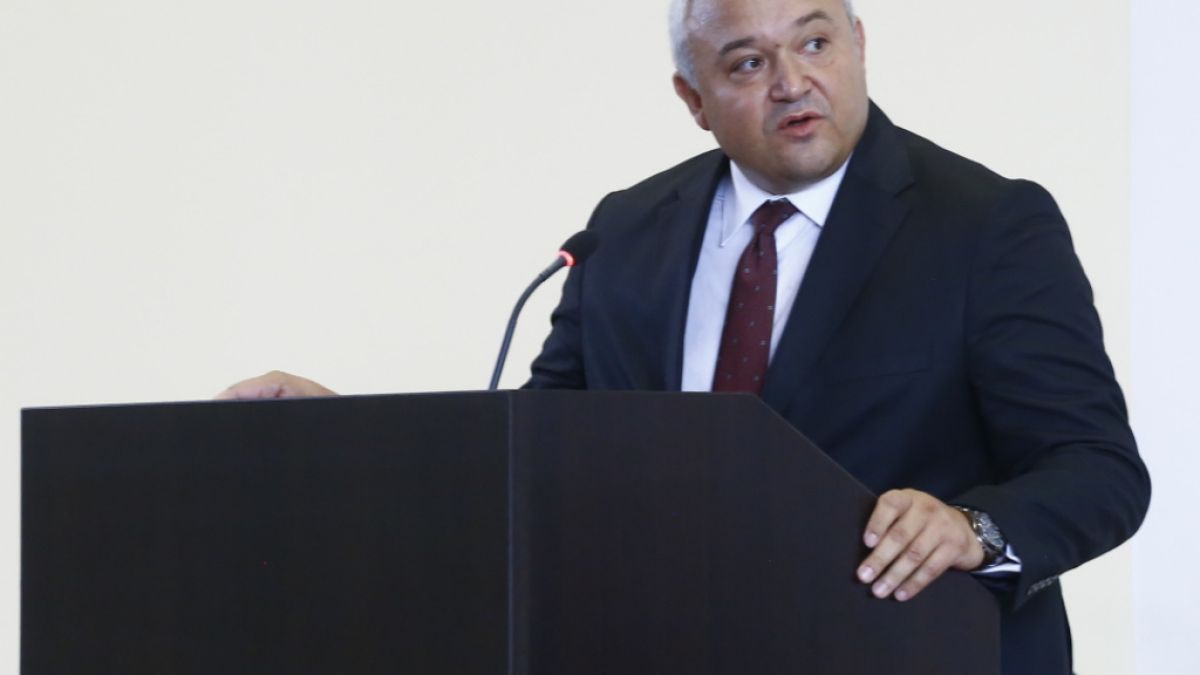 Демерджиев разкри за злоупотреби с много пари по високи етажи на властта