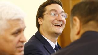 Крум Зарков удушил котето на Мая Нешкова!? Ето какво обясни правосъдният министър