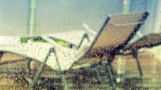 Синоптици разкриха кога настъпва чаканото захлаждане, но преди това ще ни ударят мощни бури