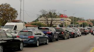 Правителствен "Мерцедес" стана заложник на пловдивския трафик СНИМКИ
