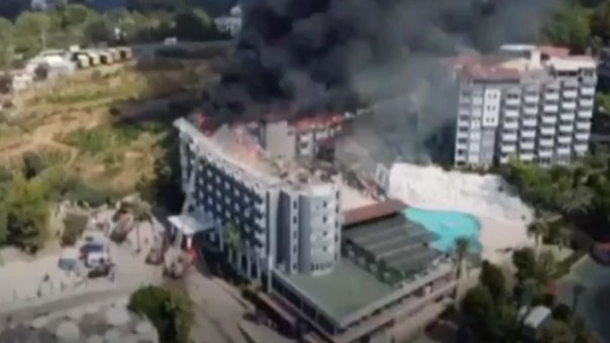 Пламна петзвезден хотел в турски курорт ВИДЕО