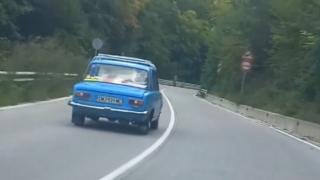 Смразяващо кръвта ВИДЕО на безумеца с Ладата, побъркал всички