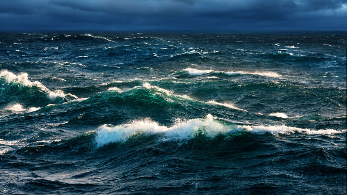 Извънредно: Двама мъже изчезнаха в морето край Созопол