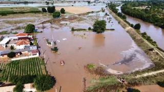 Приливна вълна заля Трилистник! Хората се разбягаха, спасяват ги с лодки ВИДЕО