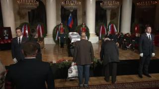Хиляди се сбогуват с Горбачов ВИДЕО