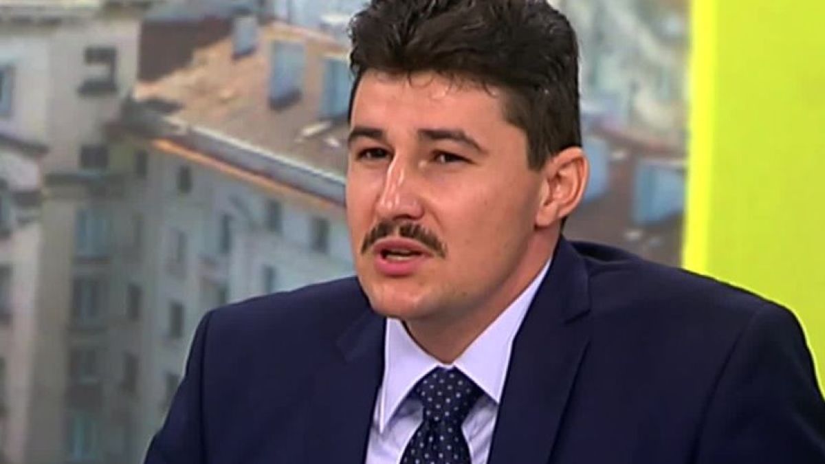 Млад кандидат-депутат захвърли канадското гражданство заради "Възраждане" ВИДЕО