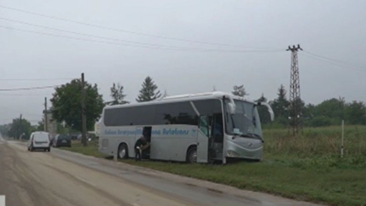 Извънредно: Водната стихия в Добричко помете автобус с 30 пътници ВИДЕО