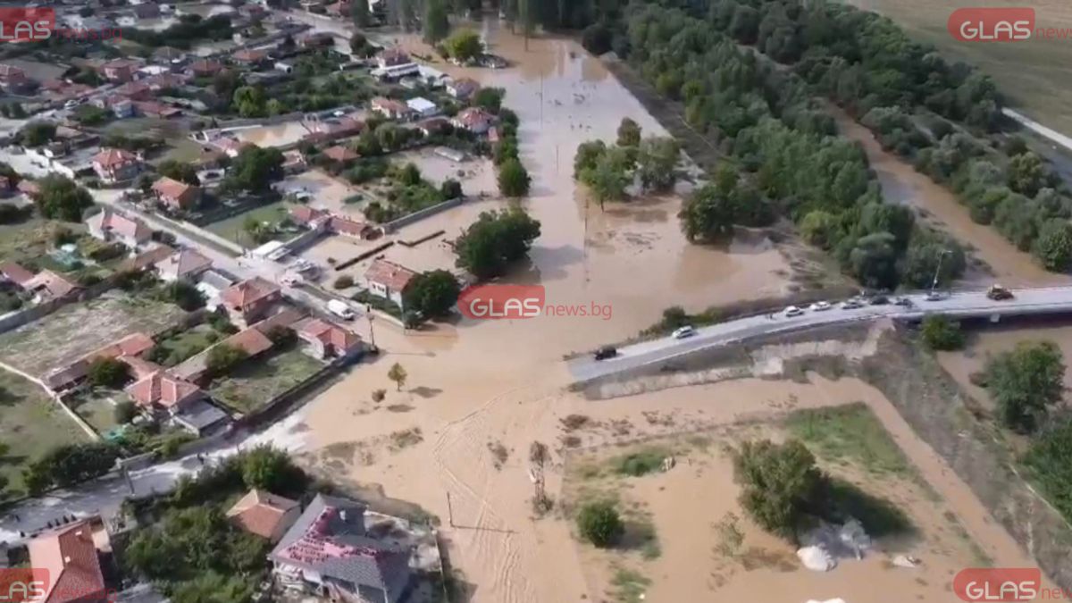 Страшна гледка! ВИДЕО показва как почти половината къщи в Трилистник вече са опразнени
