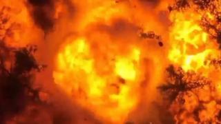 ВИДЕО от войната: Украински десантчици унищожиха брониран автомобил край Донецк