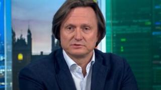 Британски милионер заряза съпругата и децата си заради млада украинска бежанка СНИМКИ