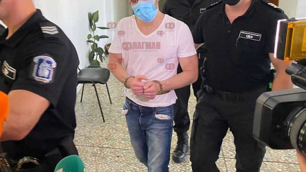 Бургаската ученичка, наръгана 19 пъти от наркоман, реши да...