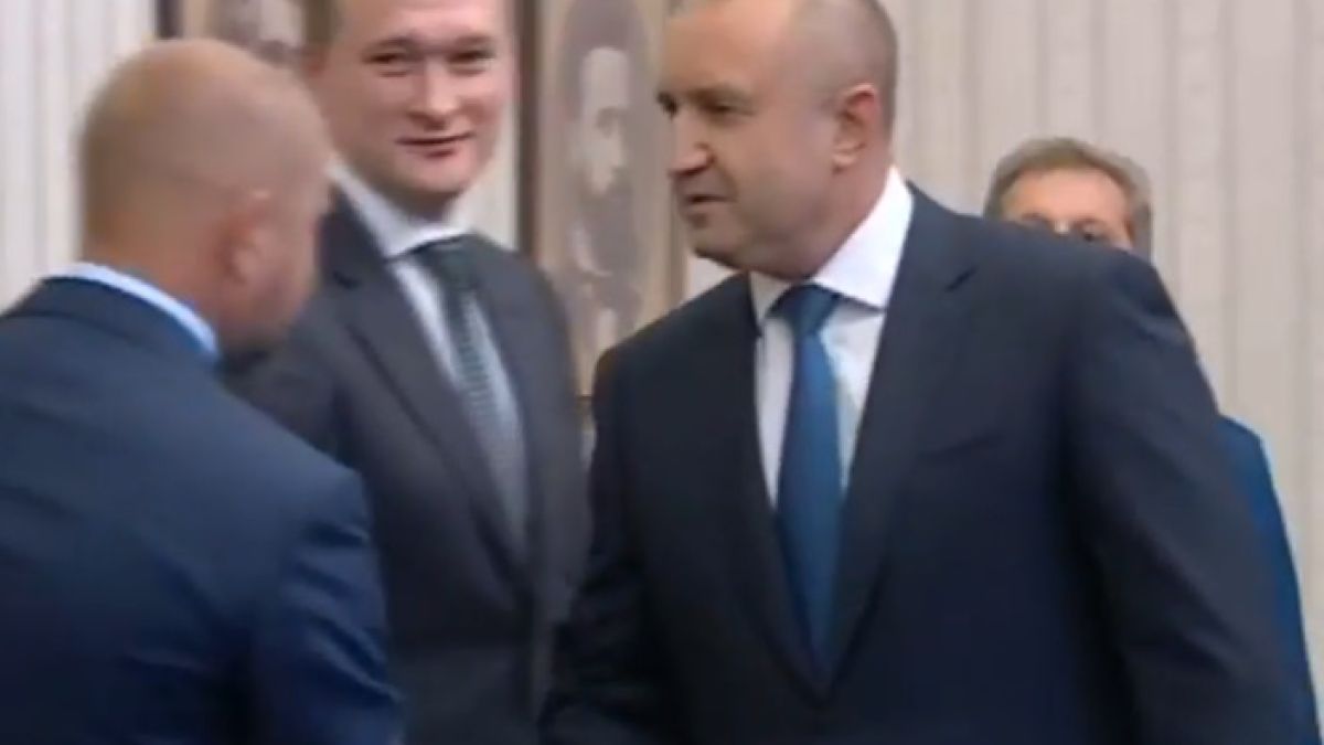Радев разговаря с шефовете на „Лукойл“, какво ще се случи с цените на горивата ВИДЕО
