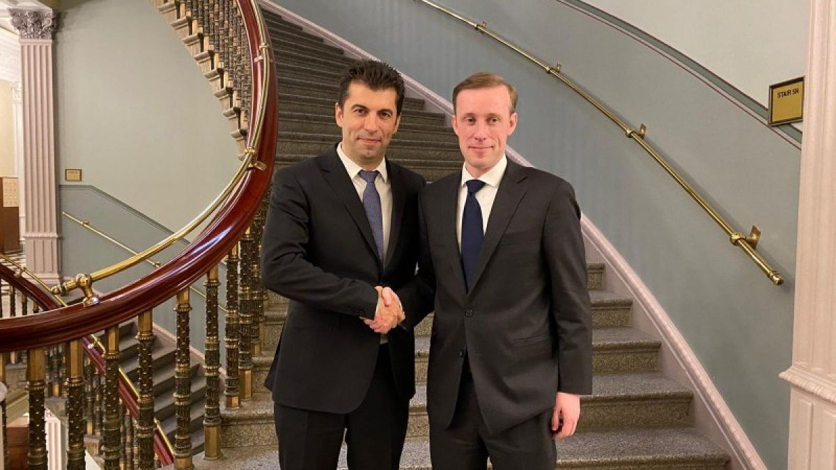 Спасението е в собствен ток и газ, но са нужни политици с гръбнак, а не - йесмени