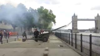 Великобритания притаи дъх от мъка заради смъртта на кралица Елизабет II НА ЖИВО