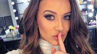 Без капка свян: Дениз Хайрула танцува както майка я е родила ВИДЕО 18+