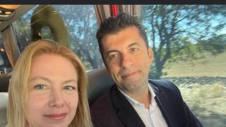 Кризисен ПР! Жената на Петков се разшета из България заради... СНИМКА
