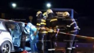 Брутално меле по тъмна доба в Кърджалийско, режат ламарини, за да извадят заклещените младежи ВИДЕО