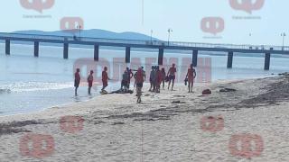 Морето изхвърли още един труп! Този път на плажа в... СНИМКИ 18+